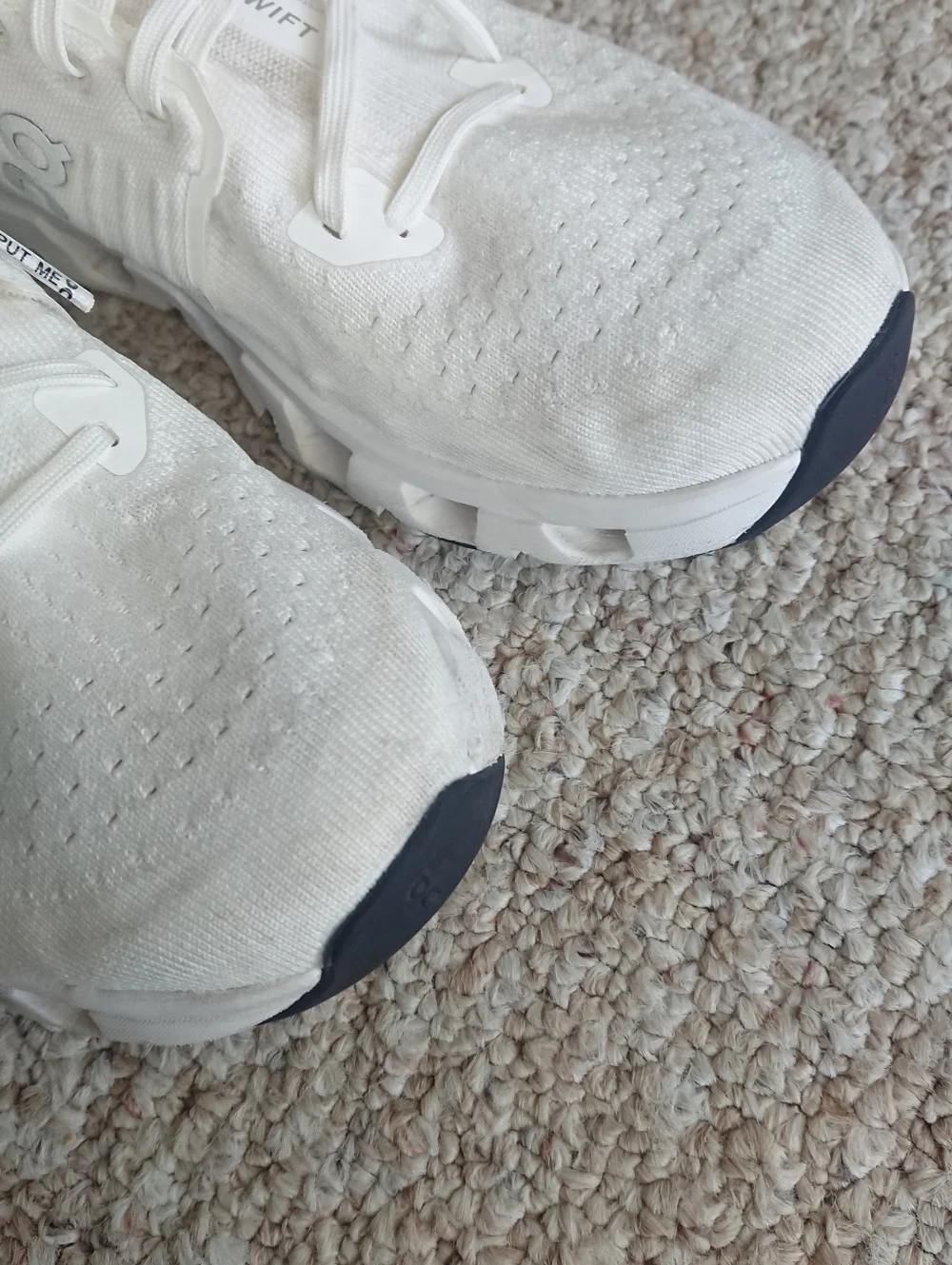 On Cloudswift All-White Running 4 running Sneakers size M10.5